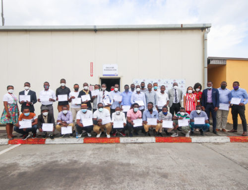 Martínez Hermanos hace entrega de los certificados a los futuros ayudantes de oficios en Guinea Ecuatorial